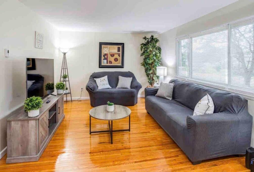 Apartamento Amazing Ranch Mins Away From Airprt/Rit/Dwtn/Uofr Rochester Exterior foto